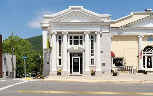 Bank of Botetourt location