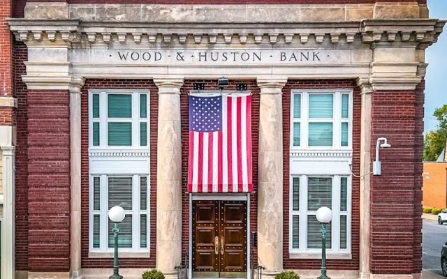 Wood and Huston Bank location